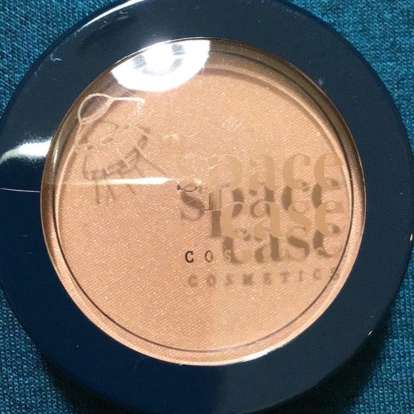 Space Case bronzer, Fakecation on Mars - Picture 3 of 5